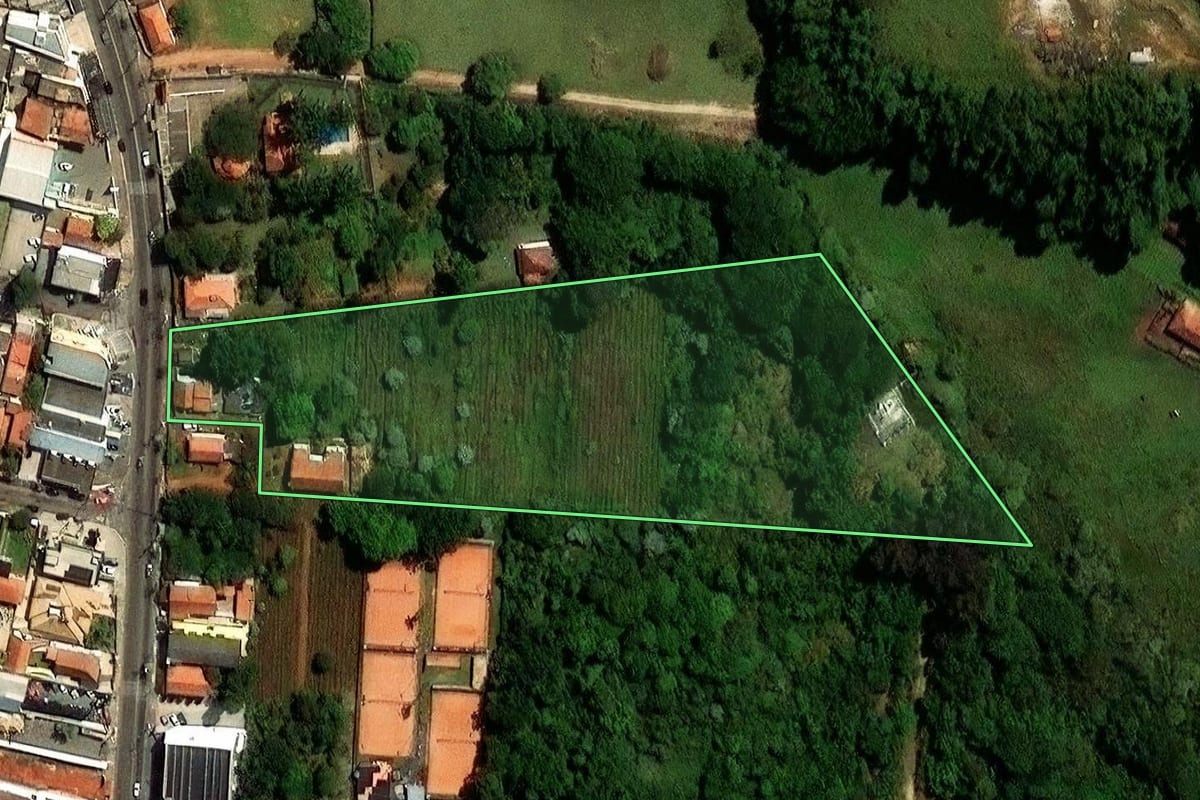 Imagem de satélite do imóvel rural em Itupeva (SP), com o contorno declarado no CAR desenhado por cima.