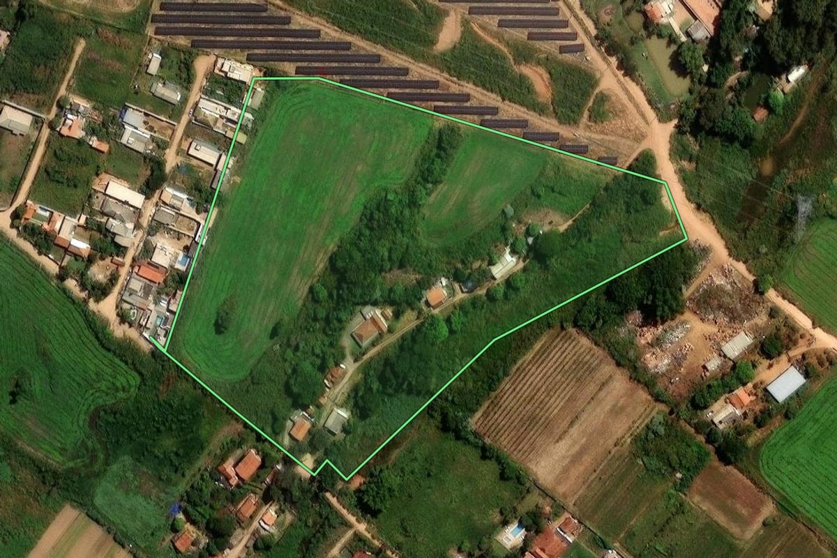 Imagem de satélite do imóvel rural em Itupeva (SP), com o contorno declarado no CAR desenhado por cima.