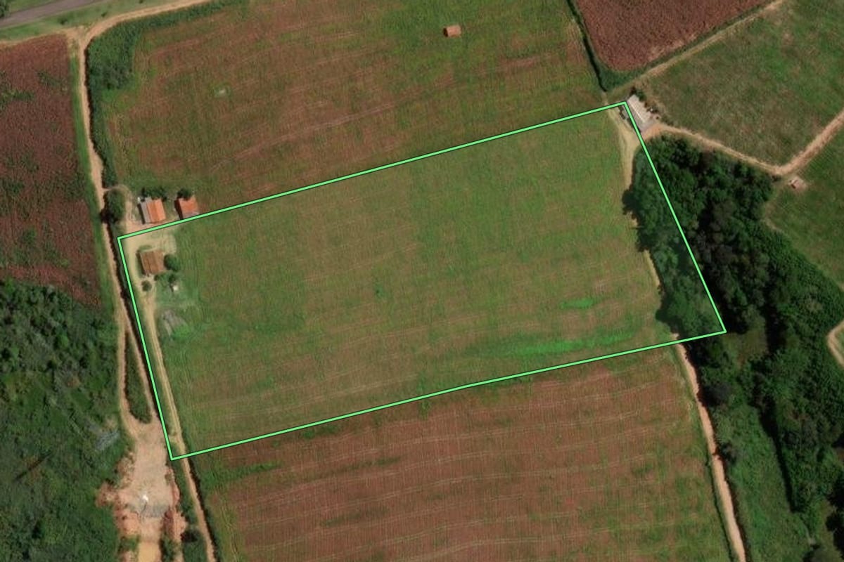 Imagem de satélite do imóvel rural em Itupeva (SP), com o contorno declarado no CAR desenhado por cima.