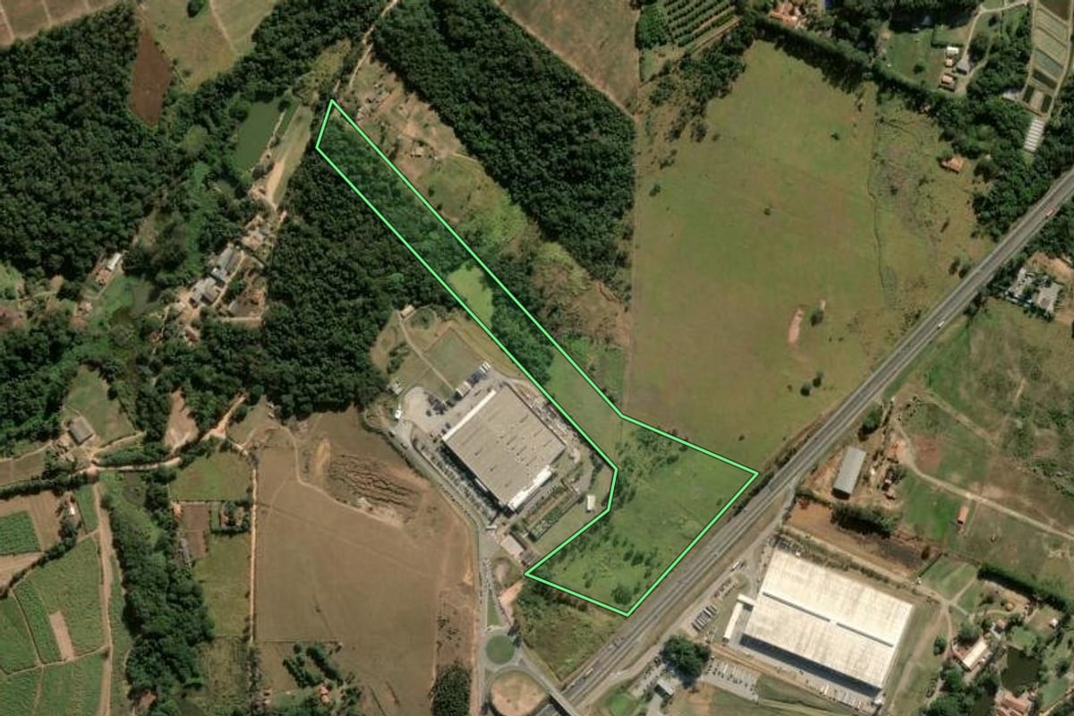 Imagem de satélite do imóvel rural em Itupeva (SP), com o contorno declarado no CAR desenhado por cima.