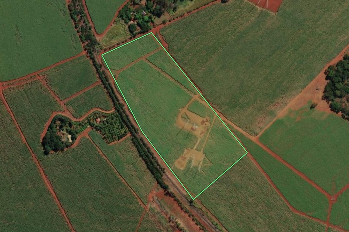 Imagem de satélite do imóvel rural em Ituverava (SP), com o contorno declarado no CAR desenhado por cima.