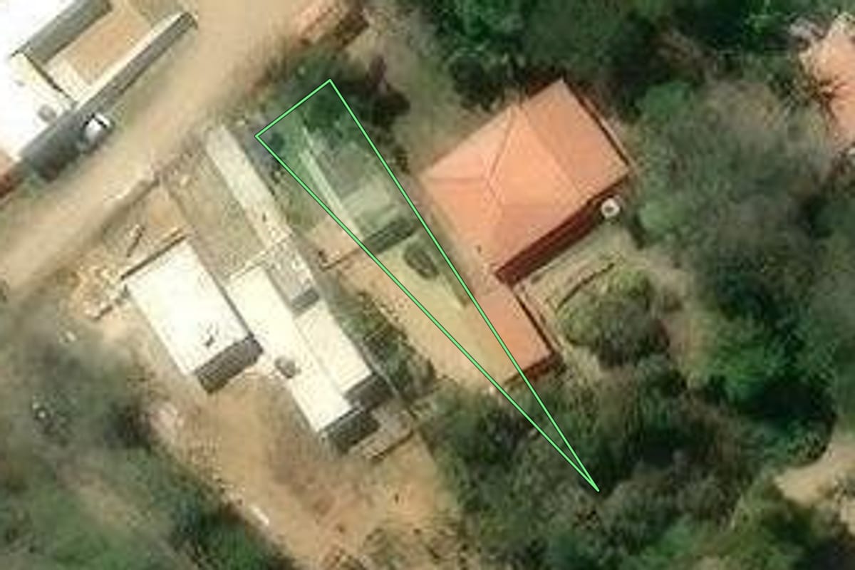 Imagem de satélite do imóvel rural em Jacareí (SP), com o contorno declarado no CAR desenhado por cima.