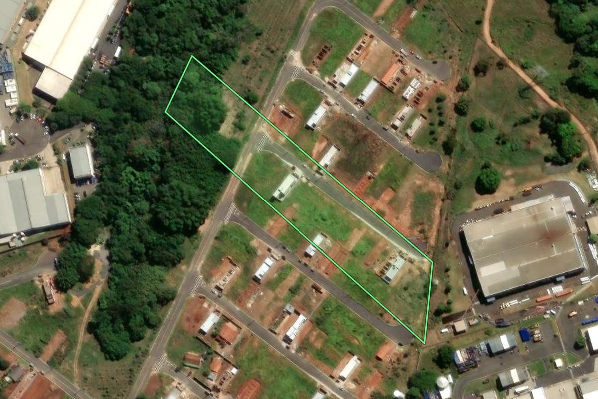 Imagem de satélite do imóvel rural em Jaguariúna (SP), com o contorno declarado no CAR desenhado por cima.