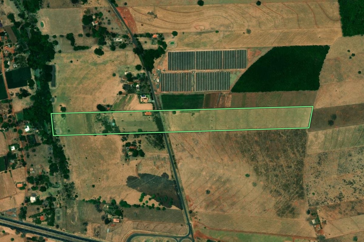 Imagem de satélite do imóvel rural em Jales (SP), com o contorno declarado no CAR desenhado por cima.