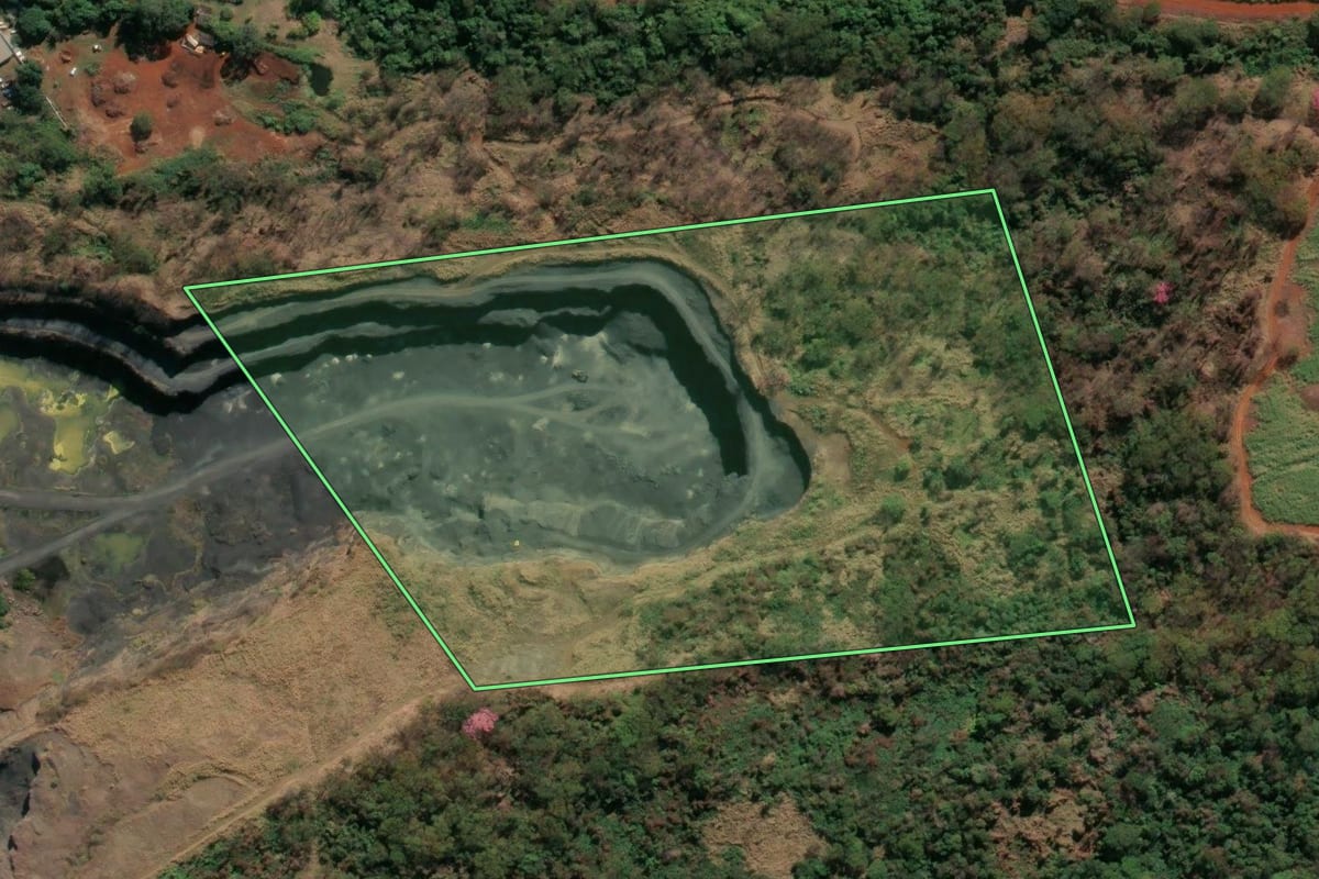 Imagem de satélite do imóvel rural em Jardinópolis (SP), com o contorno declarado no CAR desenhado por cima.