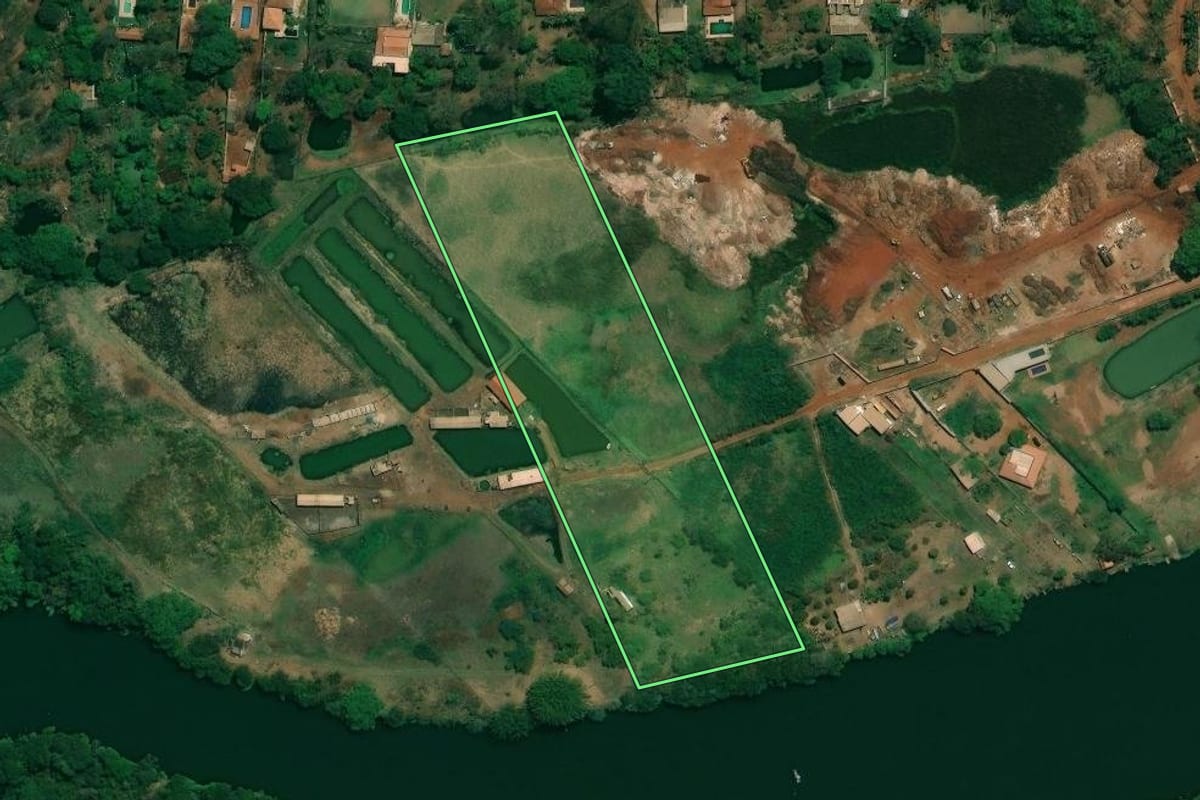 Imagem de satélite do imóvel rural em Jardinópolis (SP), com o contorno declarado no CAR desenhado por cima.
