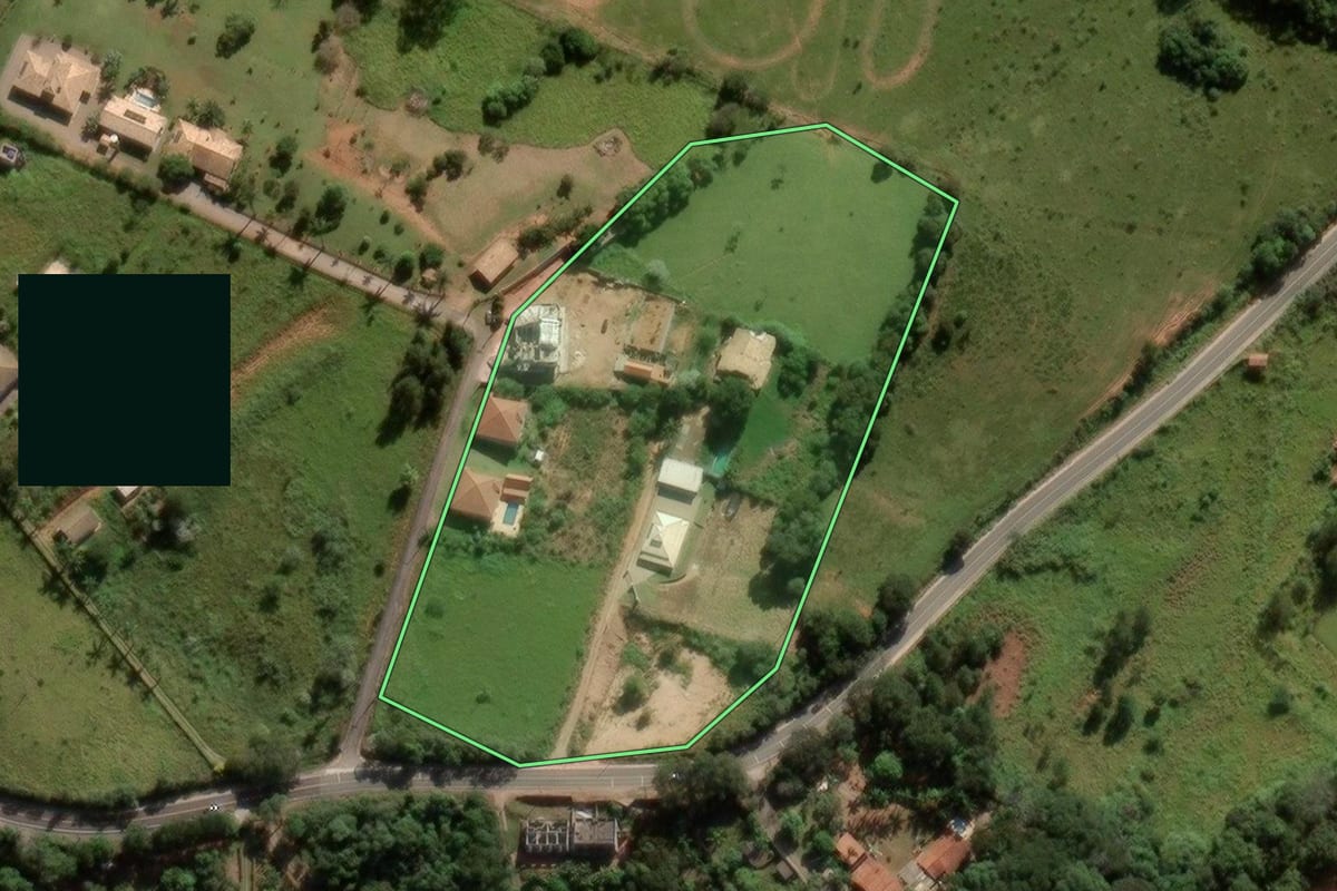 Imagem de satélite do imóvel rural em Jarinu (SP), com o contorno declarado no CAR desenhado por cima.