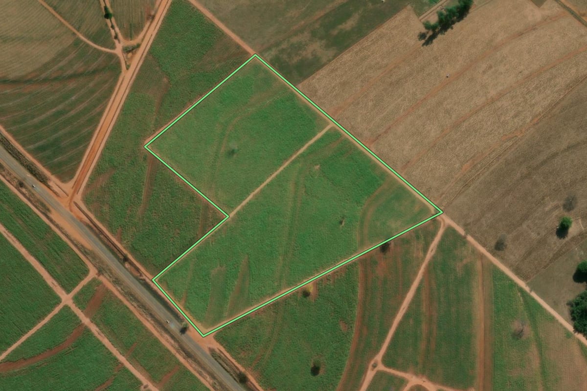 Imagem de satélite do imóvel rural em José Bonifácio (SP), com o contorno declarado no CAR desenhado por cima.