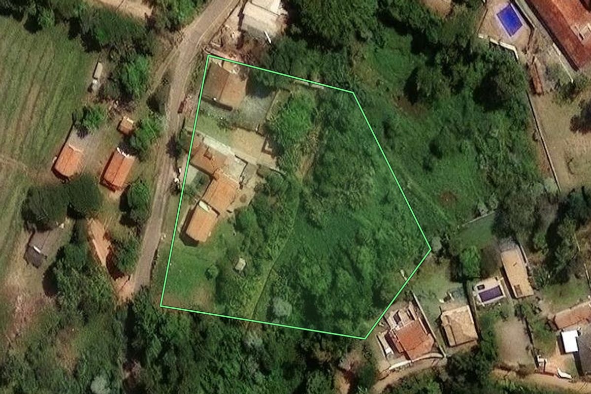 Imagem de satélite do imóvel rural em Jundiaí (SP), com o contorno declarado no CAR desenhado por cima.