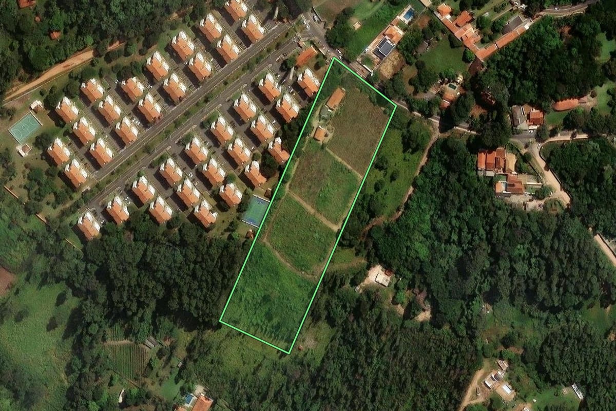 Imagem de satélite do imóvel rural em Jundiaí (SP), com o contorno declarado no CAR desenhado por cima.