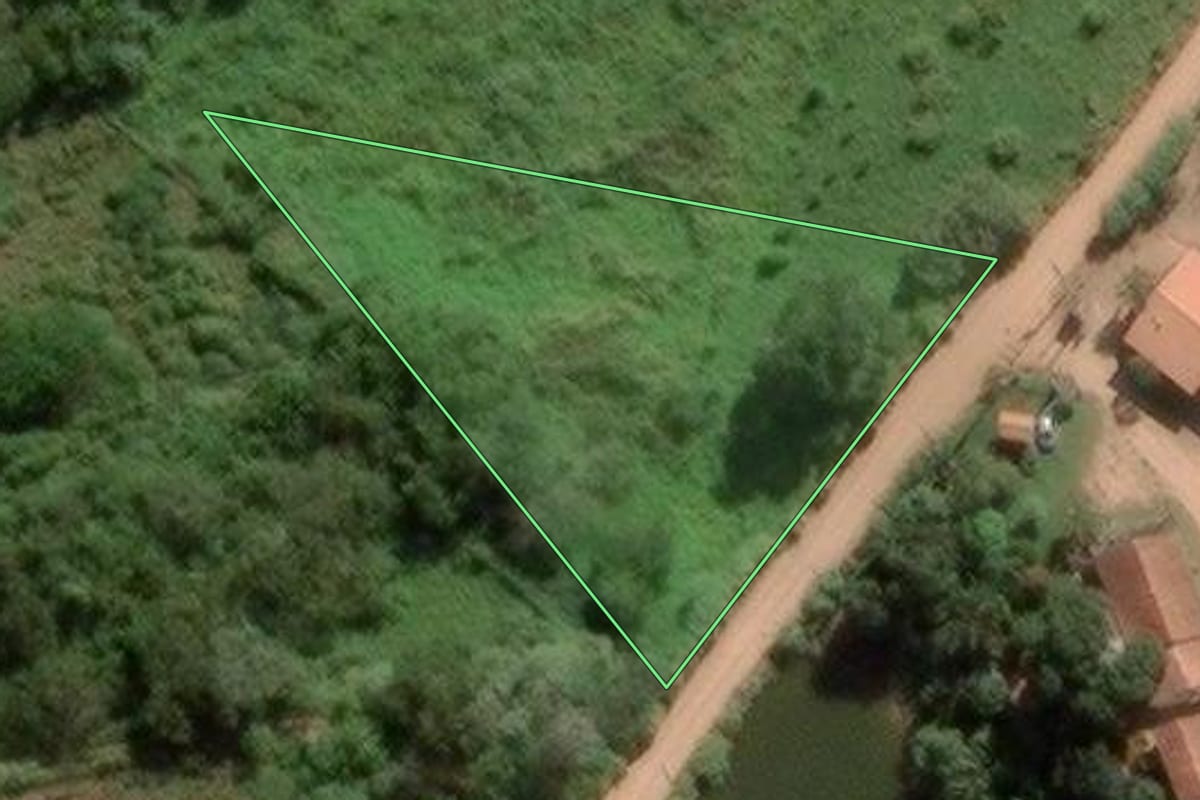 Imagem de satélite do imóvel rural em Jundiaí (SP), com o contorno declarado no CAR desenhado por cima.