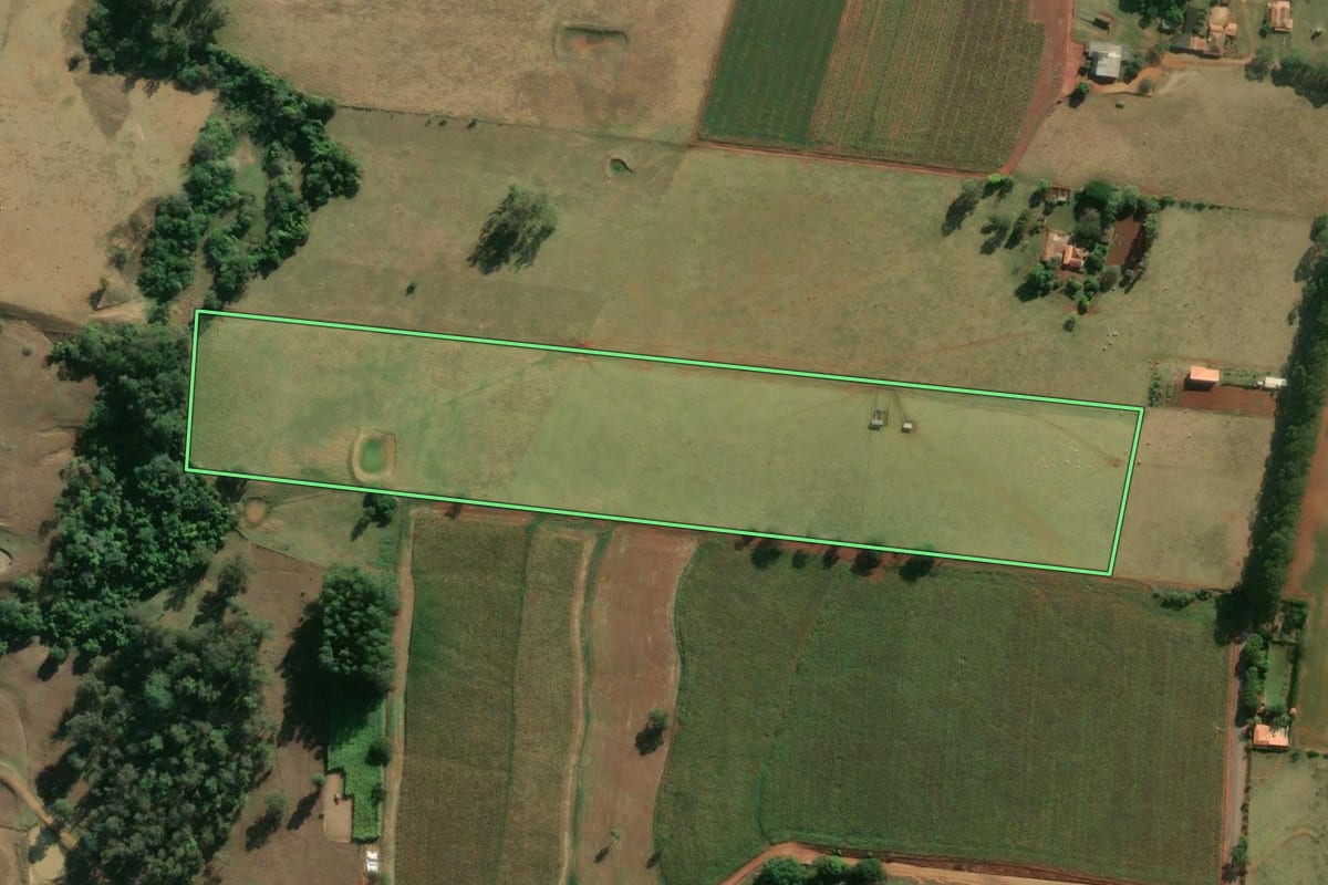 Imagem de satélite do imóvel rural em Laranjal Paulista (SP), com o contorno declarado no CAR desenhado por cima.
