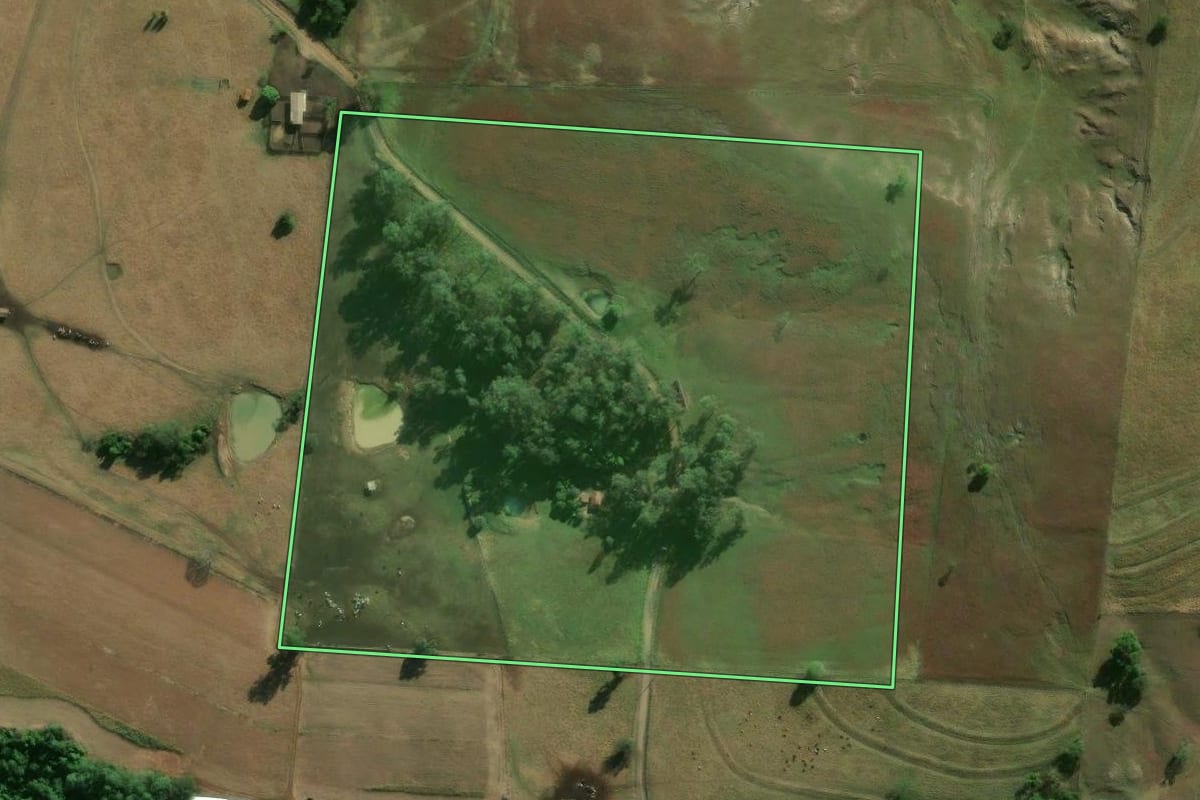 Imagem de satélite do imóvel rural em Laranjal Paulista (SP), com o contorno declarado no CAR desenhado por cima.