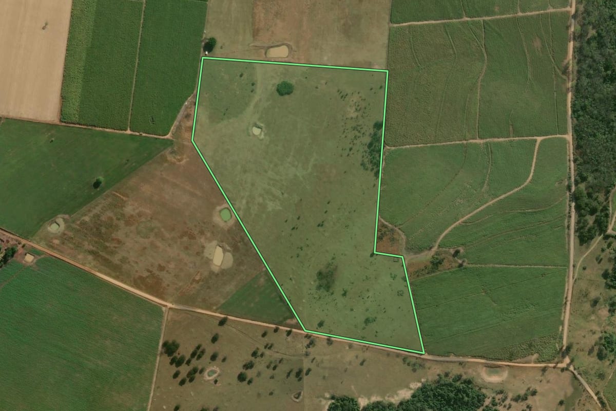 Imagem de satélite do imóvel rural em Laranjal Paulista (SP), com o contorno declarado no CAR desenhado por cima.