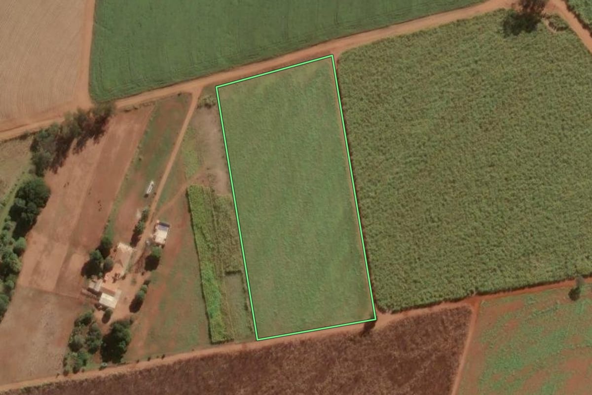 Imagem de satélite do imóvel rural em Leme (SP), com o contorno declarado no CAR desenhado por cima.