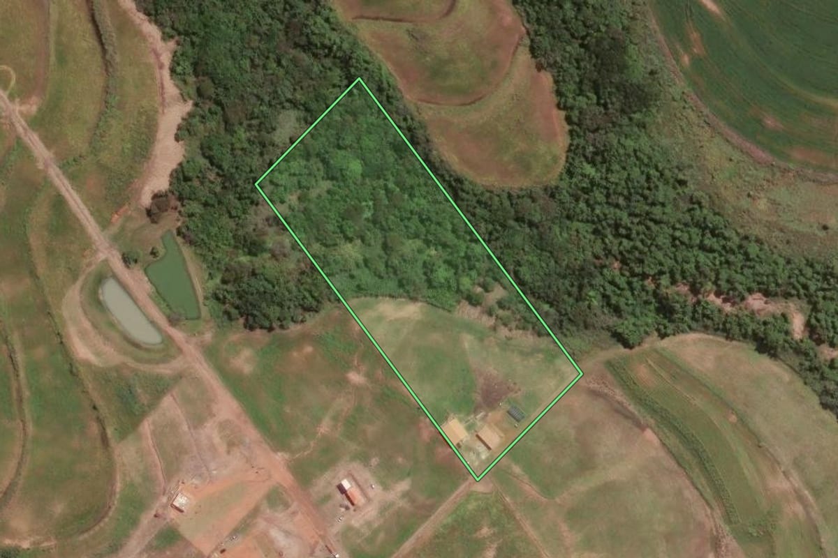 Imagem de satélite do imóvel rural em Leme (SP), com o contorno declarado no CAR desenhado por cima.