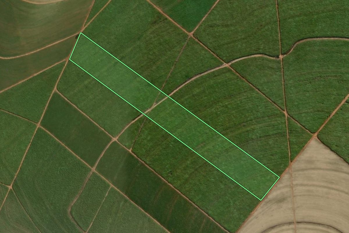Imagem de satélite do imóvel rural em Lençóis Paulista (SP), com o contorno declarado no CAR desenhado por cima.
