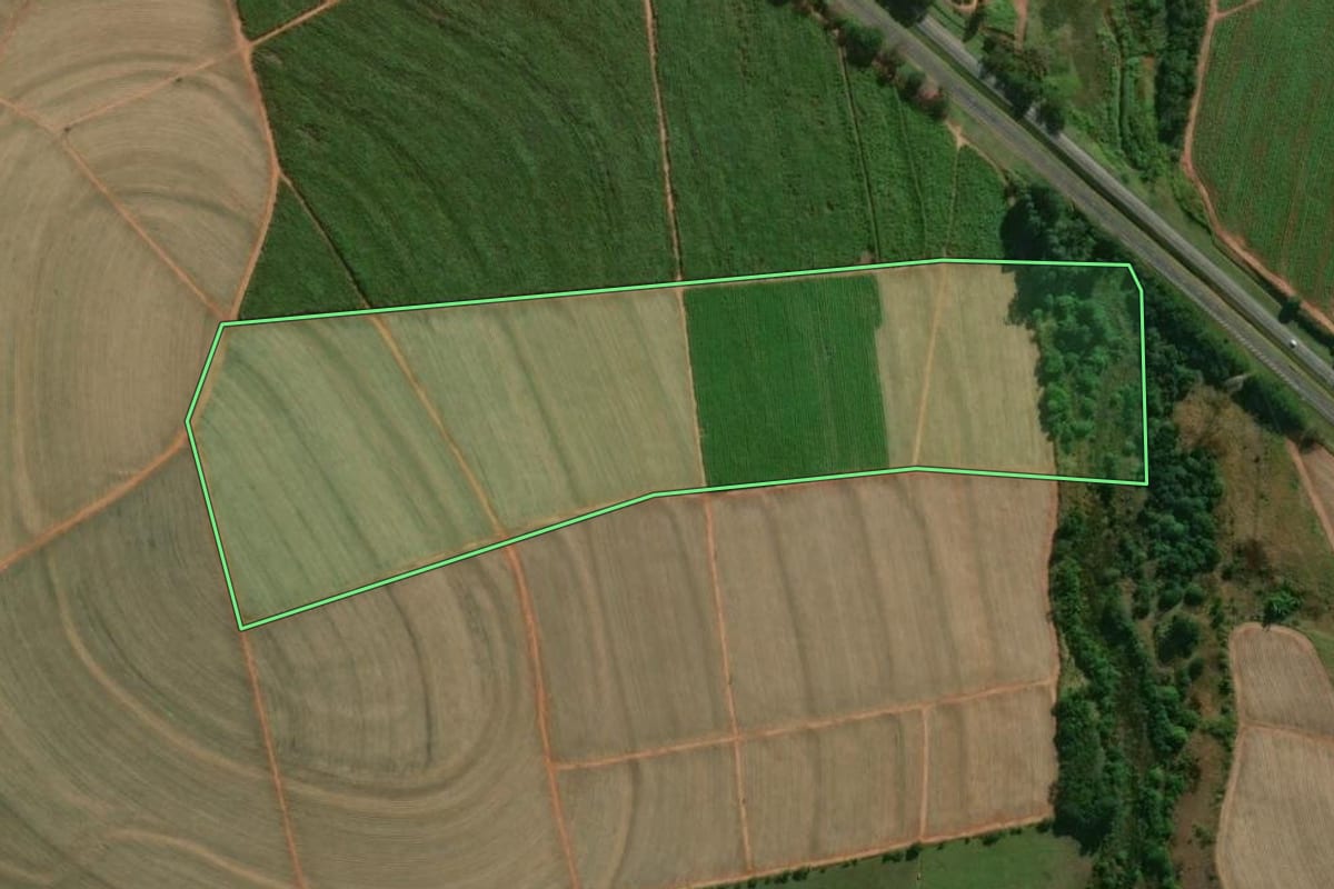 Imagem de satélite do imóvel rural em Lençóis Paulista (SP), com o contorno declarado no CAR desenhado por cima.