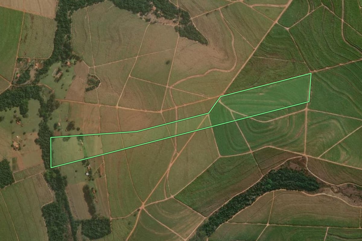 Imagem de satélite do imóvel rural em Lençóis Paulista (SP), com o contorno declarado no CAR desenhado por cima.