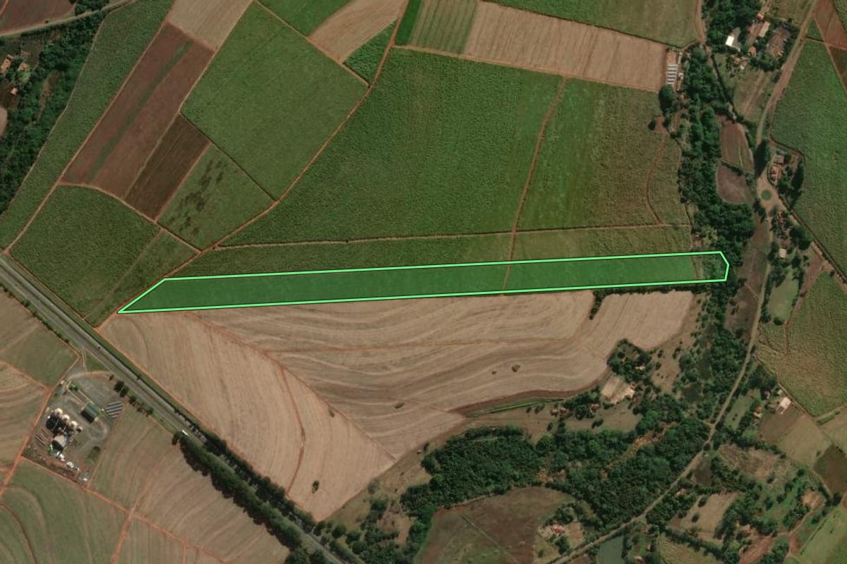 Imagem de satélite do imóvel rural em Lençóis Paulista (SP), com o contorno declarado no CAR desenhado por cima.