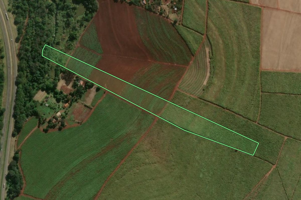 Imagem de satélite do imóvel rural em Lençóis Paulista (SP), com o contorno declarado no CAR desenhado por cima.