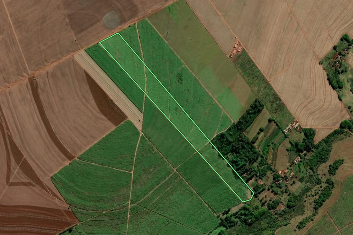 Imagem de satélite do imóvel rural em Lençóis Paulista (SP), com o contorno declarado no CAR desenhado por cima.