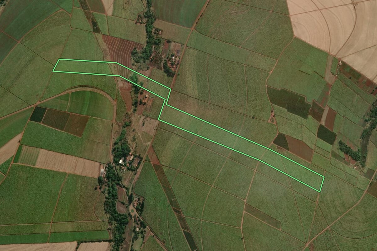 Imagem de satélite do imóvel rural em Lençóis Paulista (SP), com o contorno declarado no CAR desenhado por cima.
