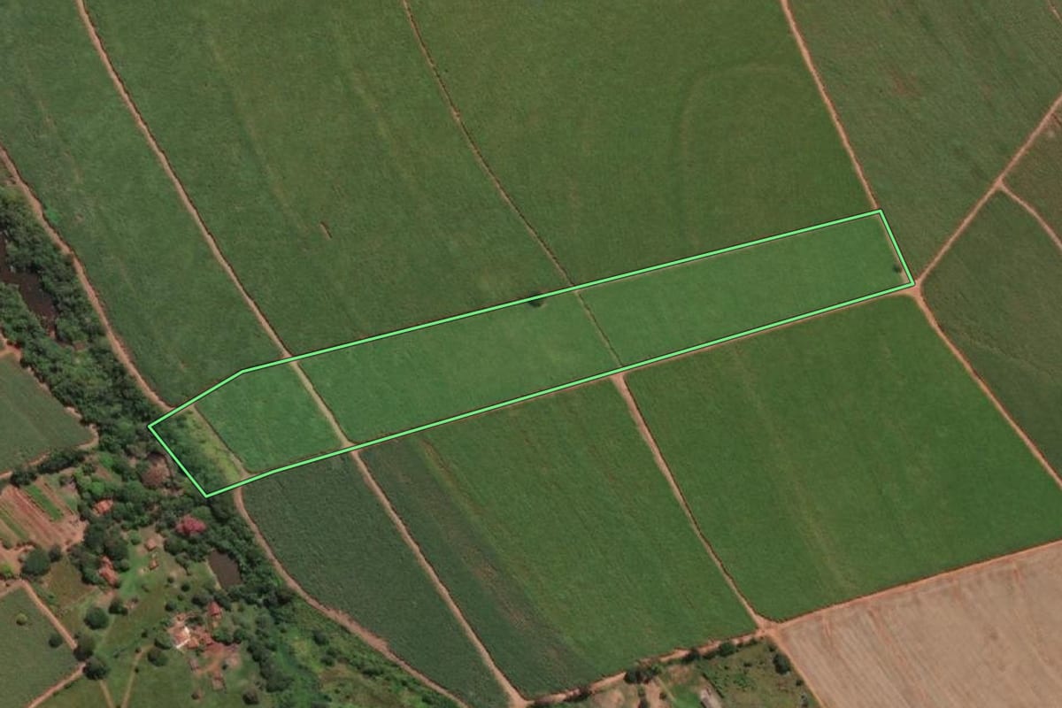 Imagem de satélite do imóvel rural em Lençóis Paulista (SP), com o contorno declarado no CAR desenhado por cima.
