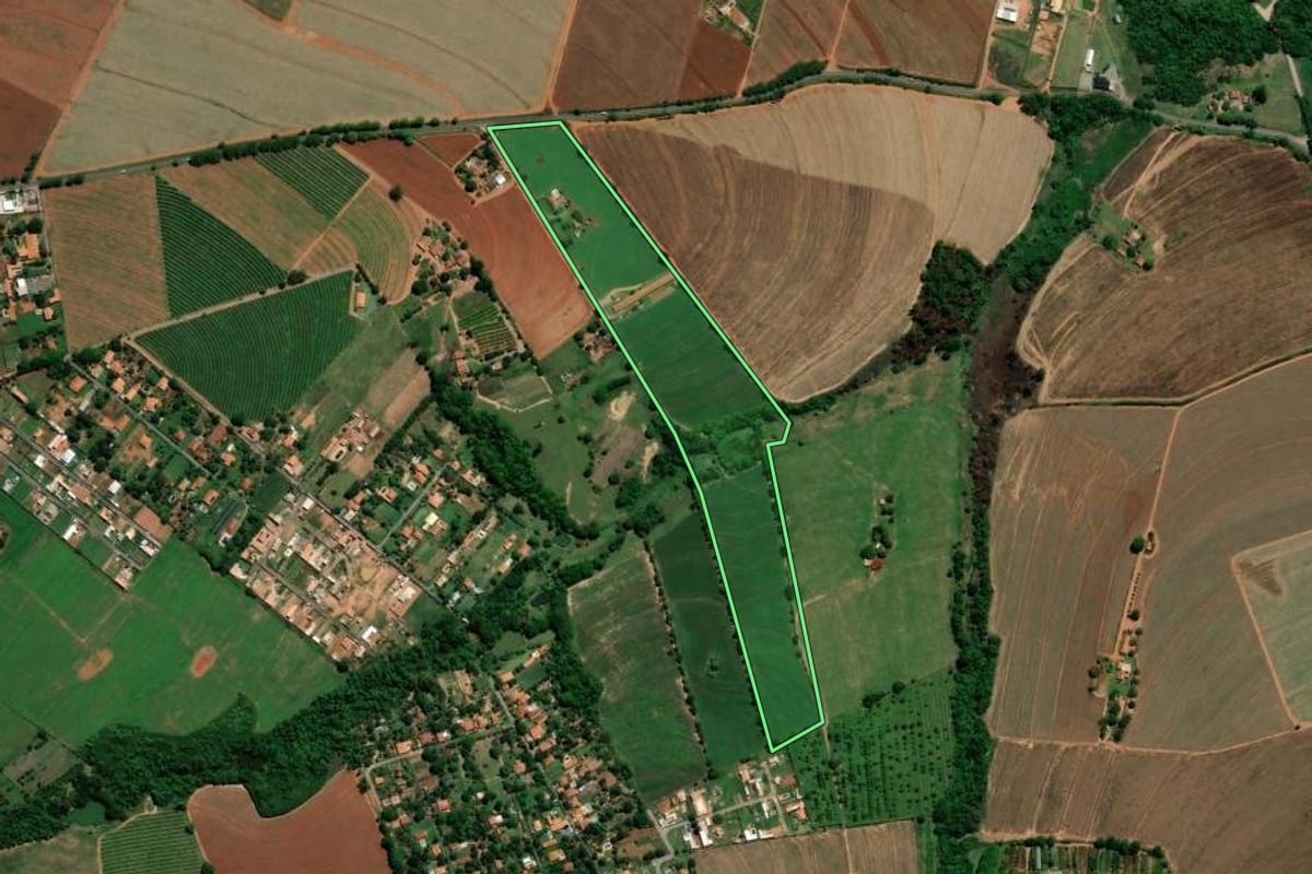 Imagem de satélite do imóvel rural em Limeira (SP), com o contorno declarado no CAR desenhado por cima.