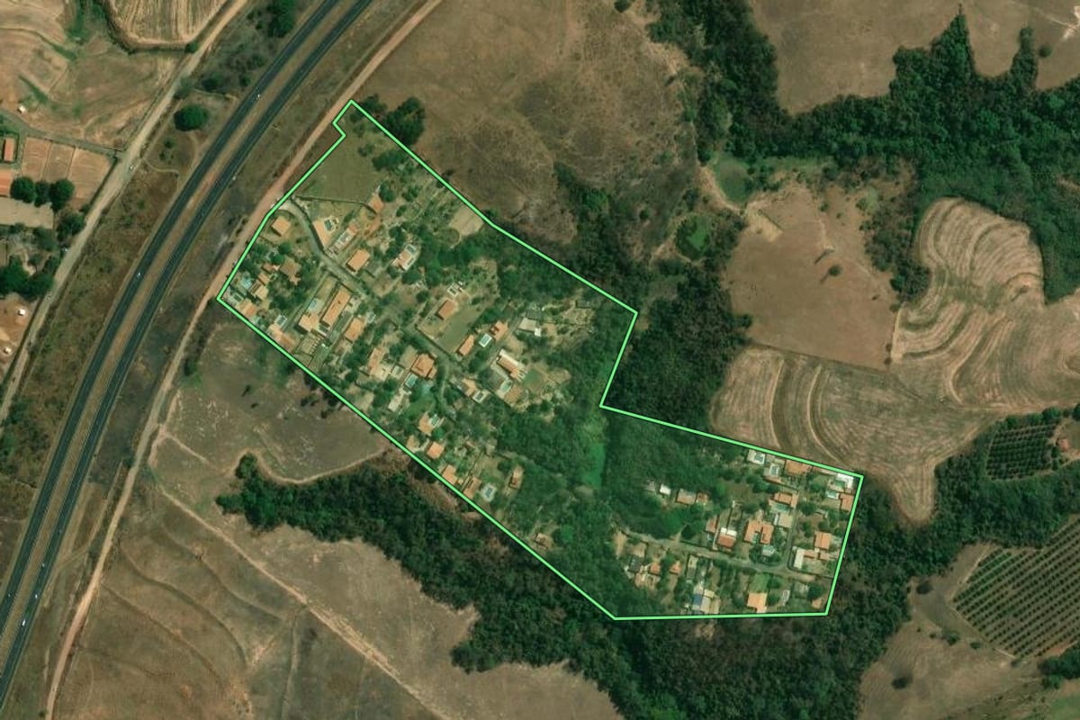 Imagem de satélite do imóvel rural em Limeira (SP), com o contorno declarado no CAR desenhado por cima.
