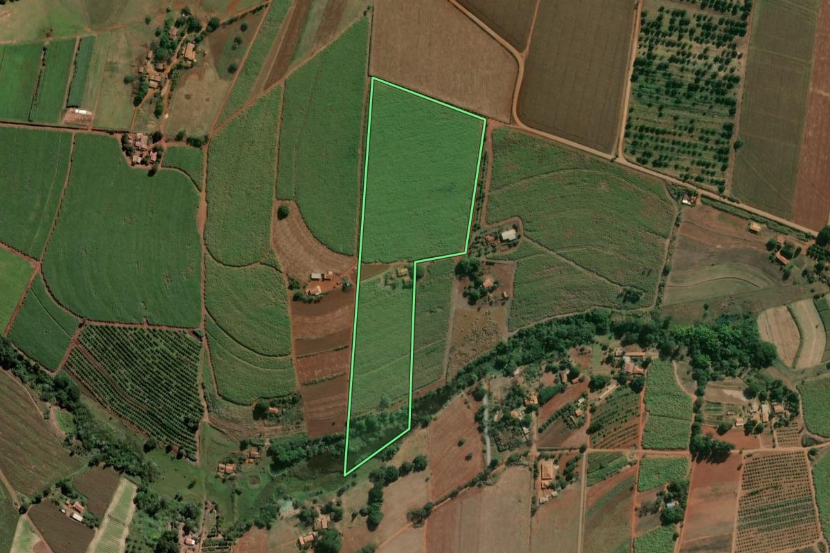 Imagem de satélite do imóvel rural em Limeira (SP), com o contorno declarado no CAR desenhado por cima.