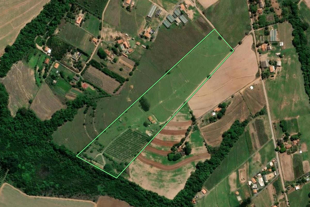 Imagem de satélite do imóvel rural em Limeira (SP), com o contorno declarado no CAR desenhado por cima.