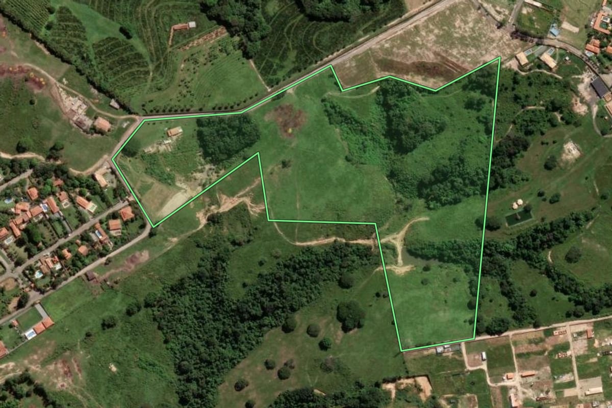 Imagem de satélite do imóvel rural em Limeira (SP), com o contorno declarado no CAR desenhado por cima.