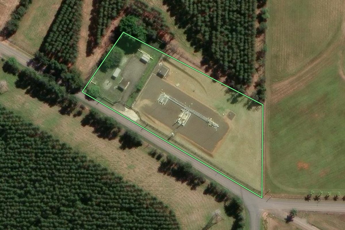 Imagem de satélite do imóvel rural em Limeira (SP), com o contorno declarado no CAR desenhado por cima.