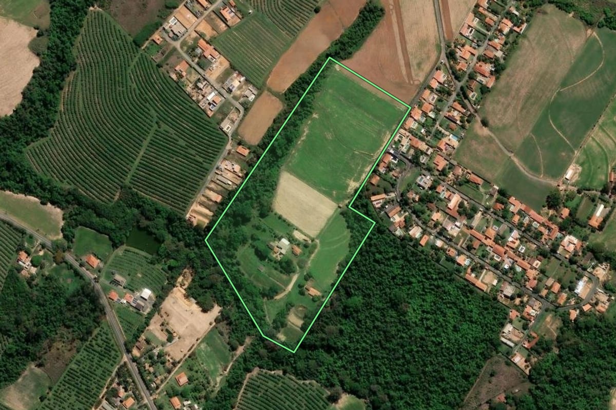 Imagem de satélite do imóvel rural em Limeira (SP), com o contorno declarado no CAR desenhado por cima.