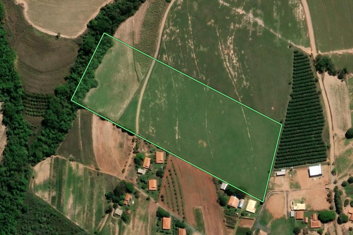 Imagem de satélite do imóvel rural em Limeira (SP), com o contorno declarado no CAR desenhado por cima.