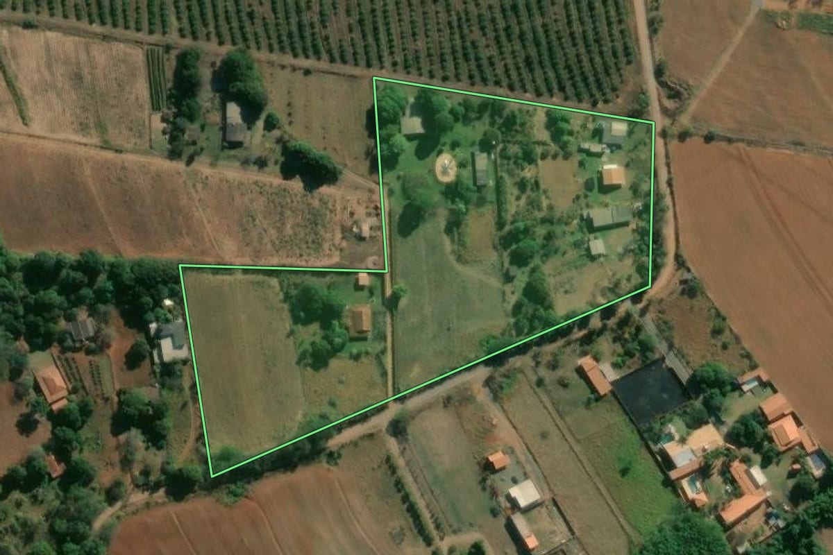 Imagem de satélite do imóvel rural em Limeira (SP), com o contorno declarado no CAR desenhado por cima.