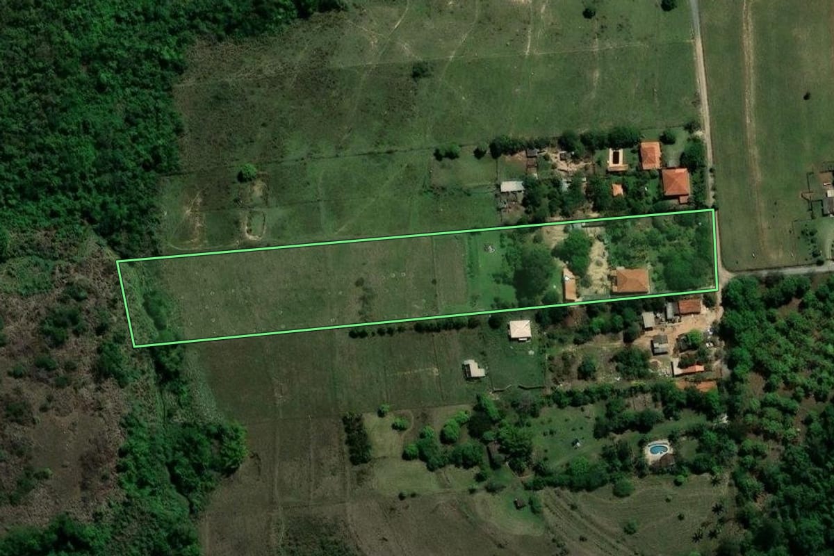 Imagem de satélite do imóvel rural em Limeira (SP), com o contorno declarado no CAR desenhado por cima.
