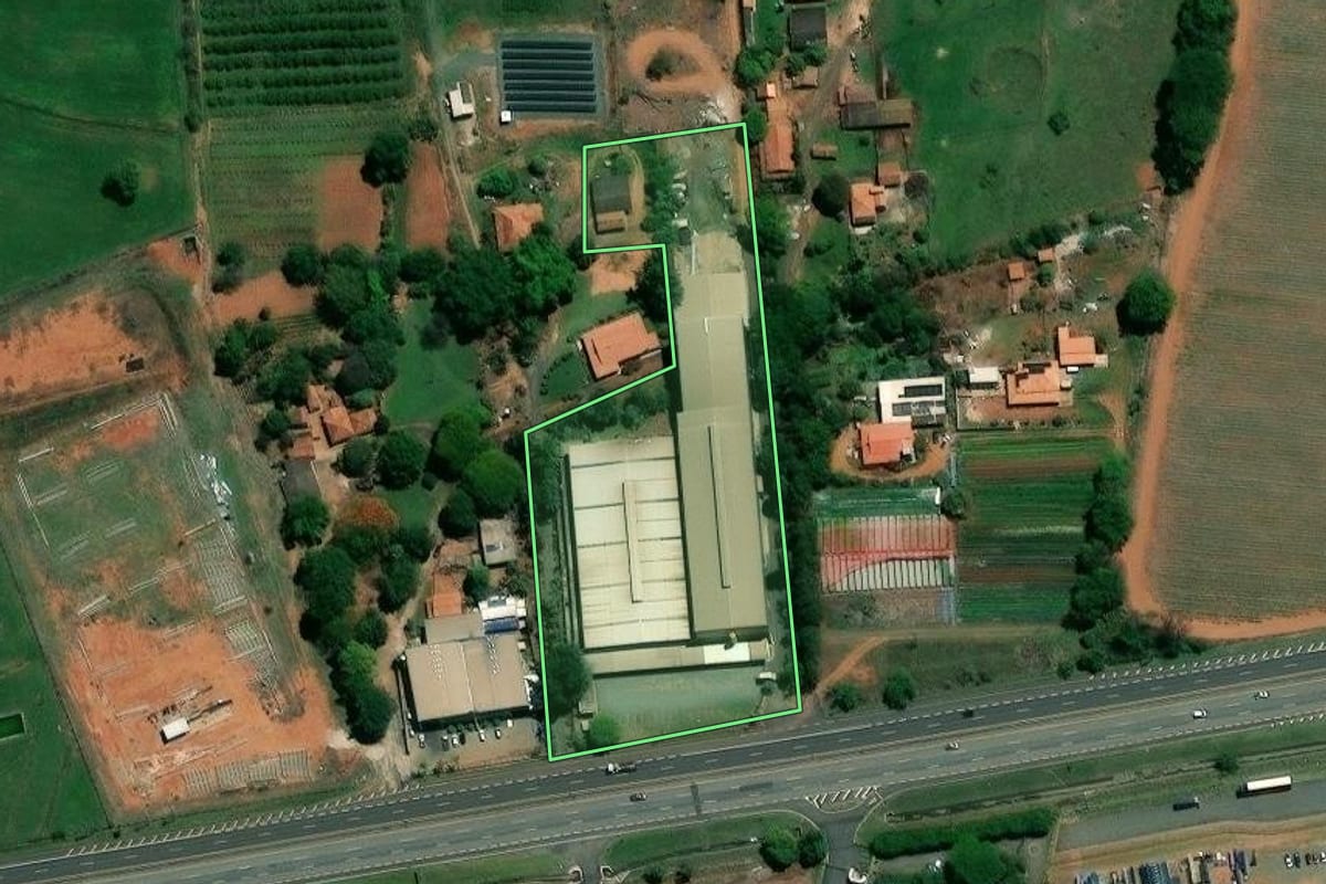 Imagem de satélite do imóvel rural em Limeira (SP), com o contorno declarado no CAR desenhado por cima.