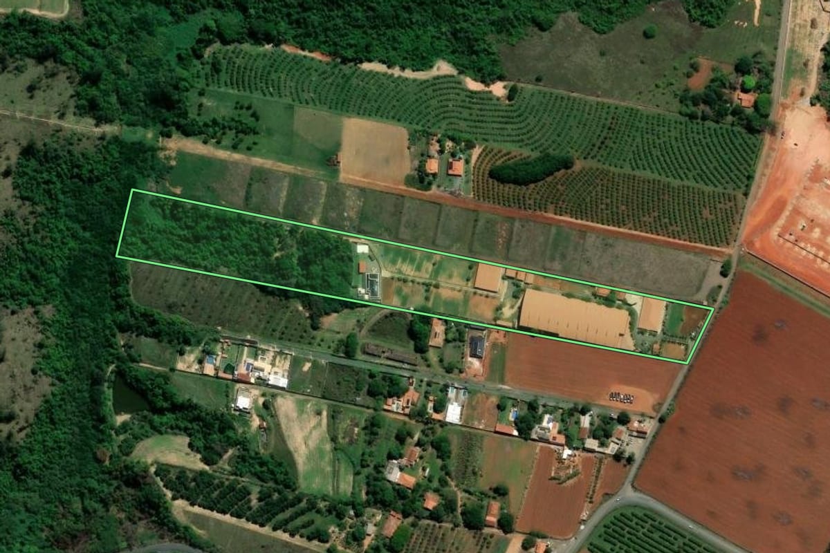 Imagem de satélite do imóvel rural em Limeira (SP), com o contorno declarado no CAR desenhado por cima.