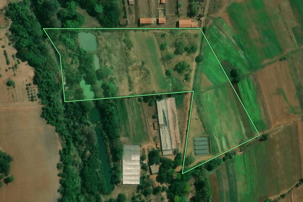 Imagem de satélite do imóvel rural em Limeira (SP), com o contorno declarado no CAR desenhado por cima.