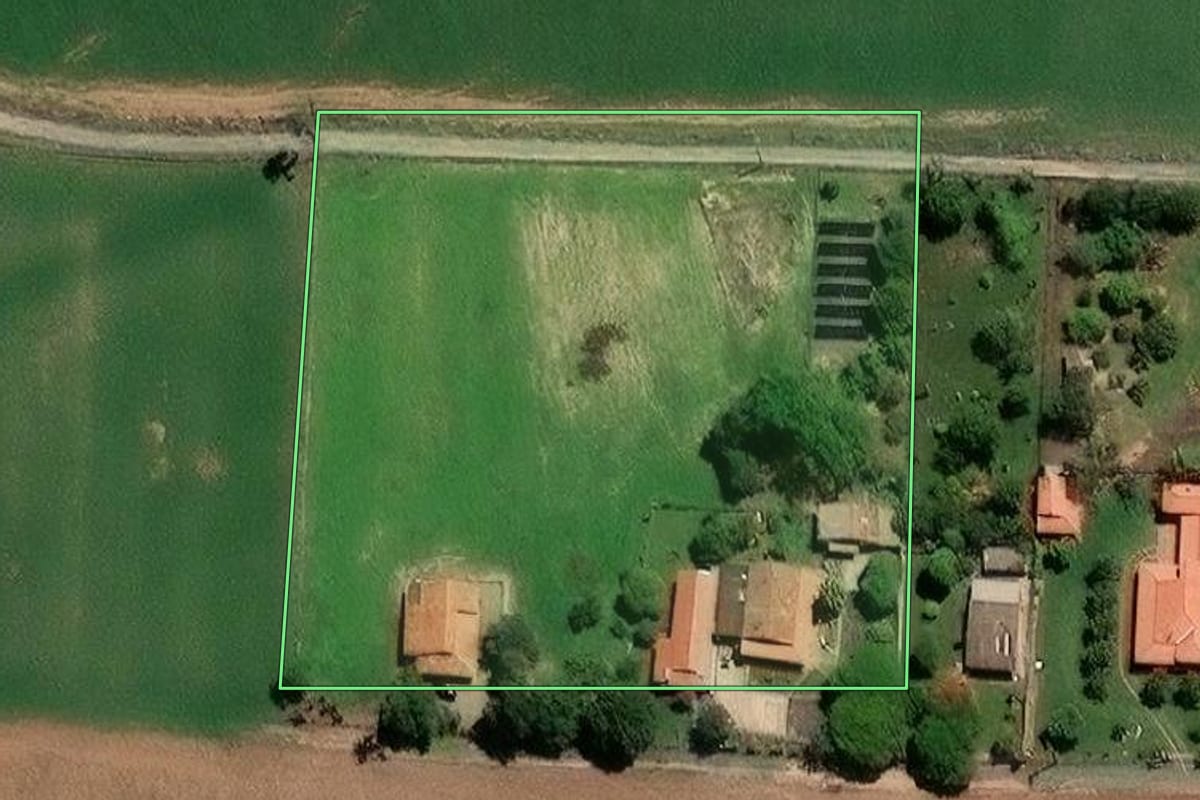 Imagem de satélite do imóvel rural em Limeira (SP), com o contorno declarado no CAR desenhado por cima.