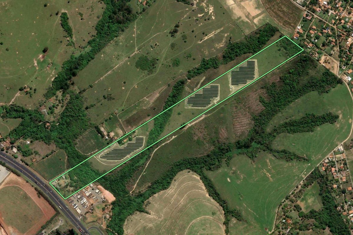 Imagem de satélite do imóvel rural em Limeira (SP), com o contorno declarado no CAR desenhado por cima.