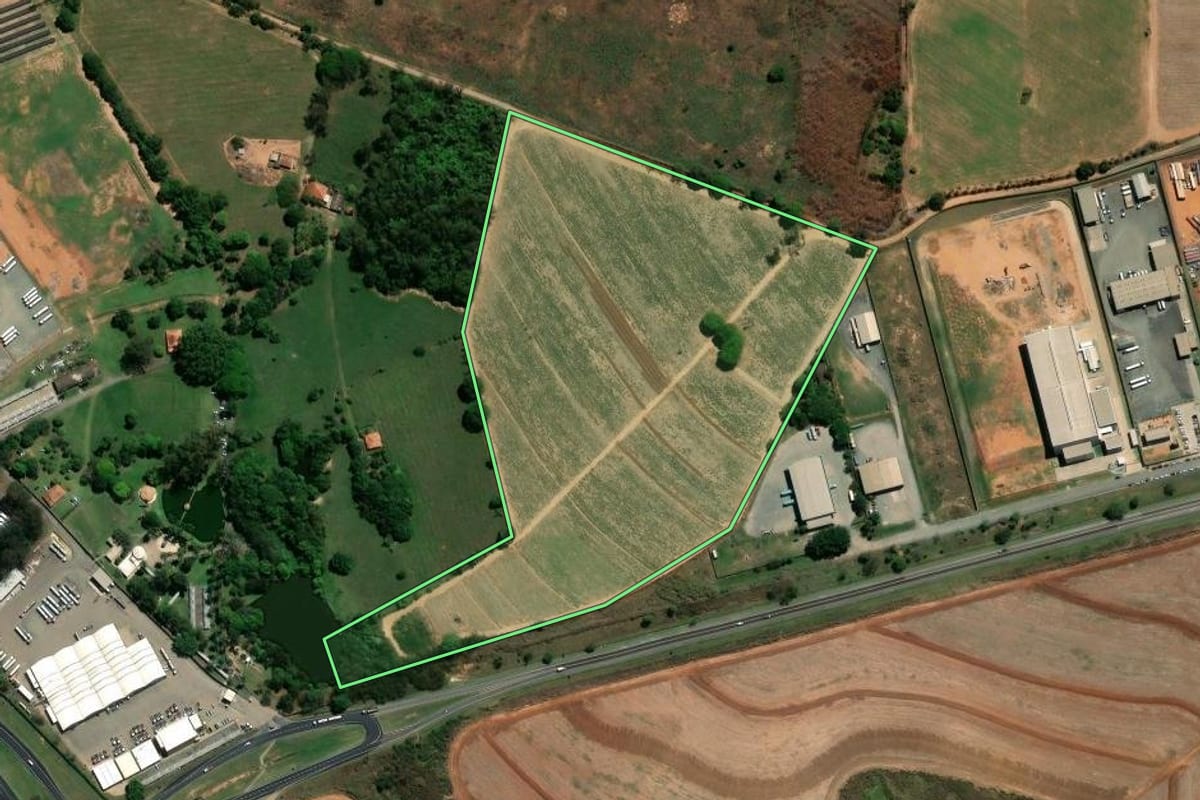 Imagem de satélite do imóvel rural em Limeira (SP), com o contorno declarado no CAR desenhado por cima.