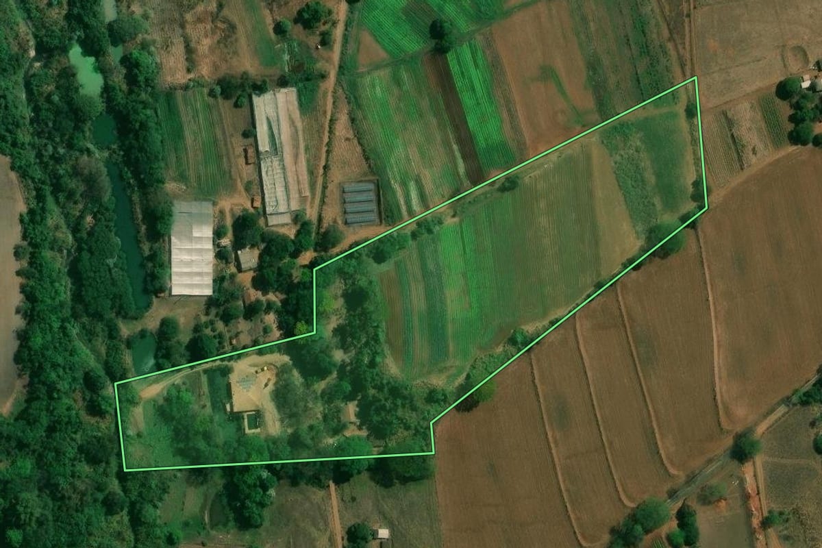 Imagem de satélite do imóvel rural em Limeira (SP), com o contorno declarado no CAR desenhado por cima.