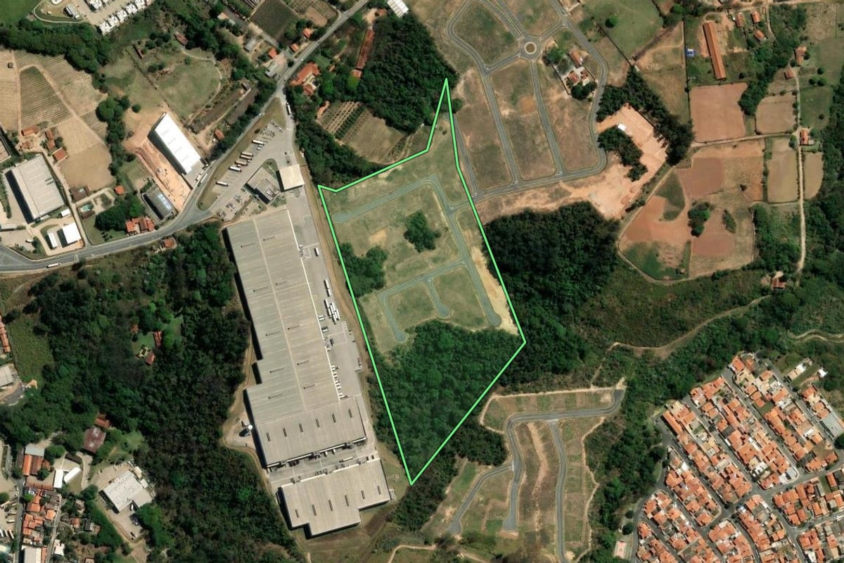 Imagem de satélite do imóvel rural em Louveira (SP), com o contorno declarado no CAR desenhado por cima.