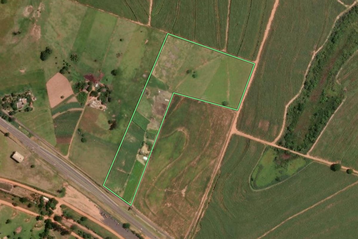 Imagem de satélite do imóvel rural em Lucélia (SP), com o contorno declarado no CAR desenhado por cima.