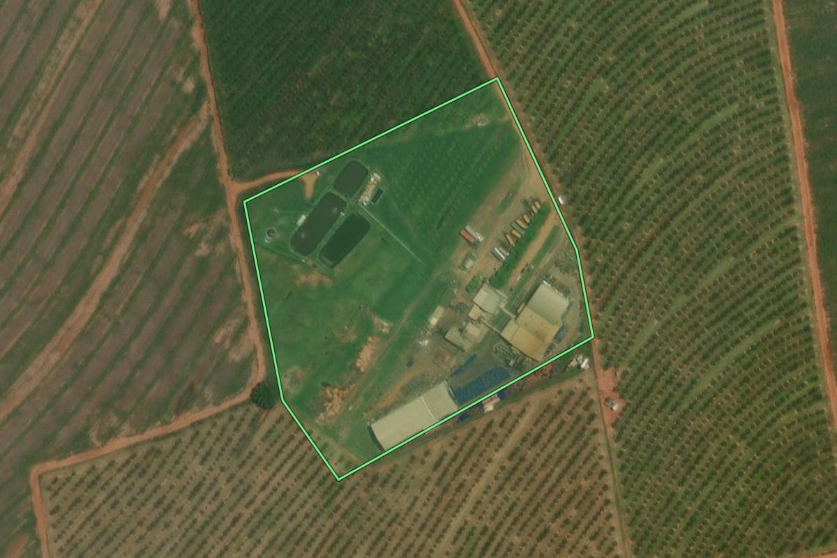 Imagem de satélite do imóvel rural em Marapoama (SP), com o contorno declarado no CAR desenhado por cima.