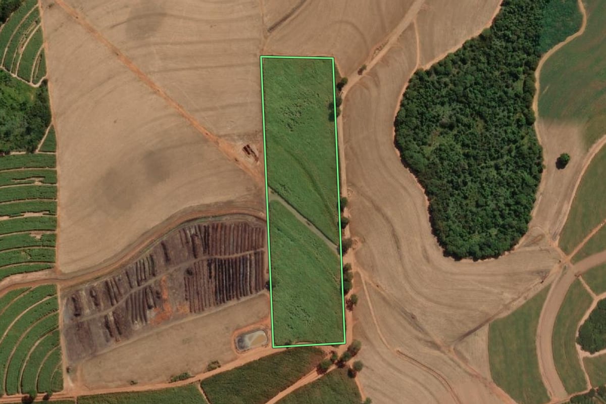 Imagem de satélite do imóvel rural em Marapoama (SP), com o contorno declarado no CAR desenhado por cima.