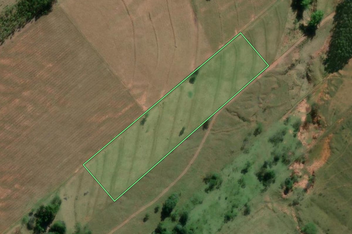 Imagem de satélite do imóvel rural em Marília (SP), com o contorno declarado no CAR desenhado por cima.